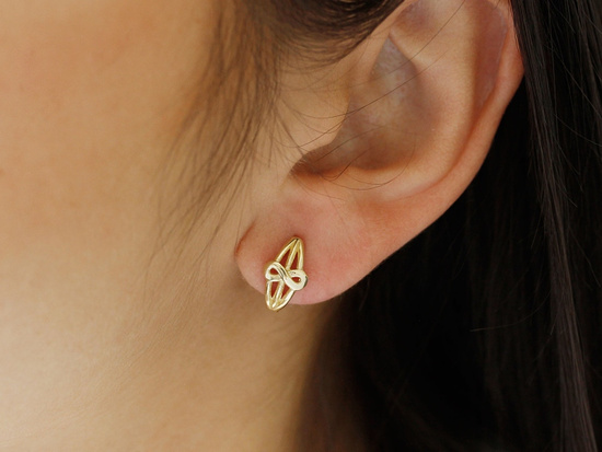 Złote kolczyki z małą nieskończonością