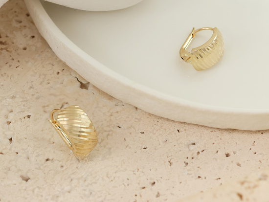 Kolczyki złote angielskie zapięcie frezowane blaszki