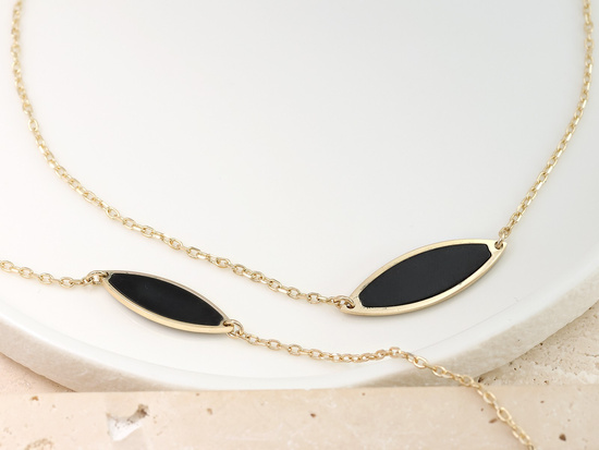 Złota bransoletka z czarnym owalnym kamieniem syntetycznym