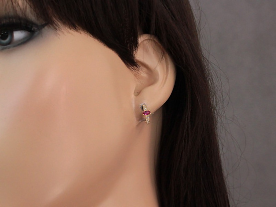 Złote kolczyki dla dziewczynki z różowym kamieniem