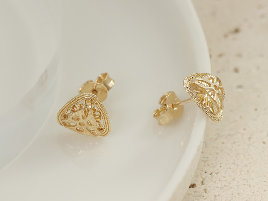 Kolczyki złote błyszczące trójkątne przestrzenne na sztyfcie