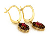 Złote kolczyki z czerwonymi kamieniami z czarnym rodem