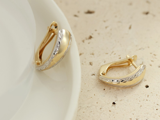 Złote kolczyki blaszki w dwóch kolorach złota