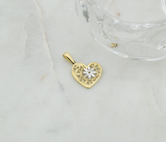Złota zawieszka 375 - ażurowe serce z kwiatem