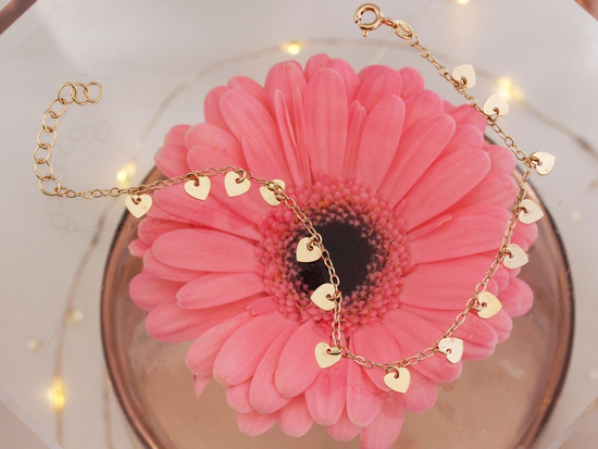 Bransoletka złota łańcuszkowa z wiszącymi sercami