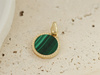 Zawieszka złota okrągła z malachitem