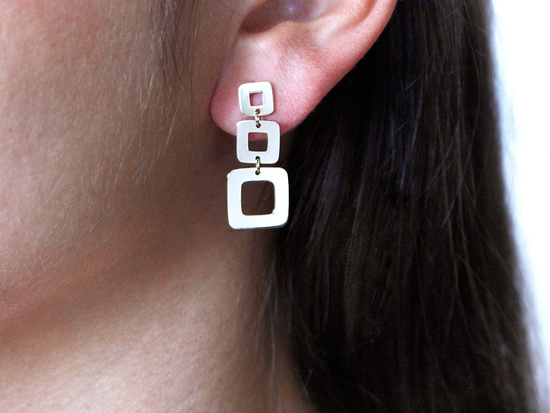 Kolczyki złote wiszące z trzech ruchomych kwadratów