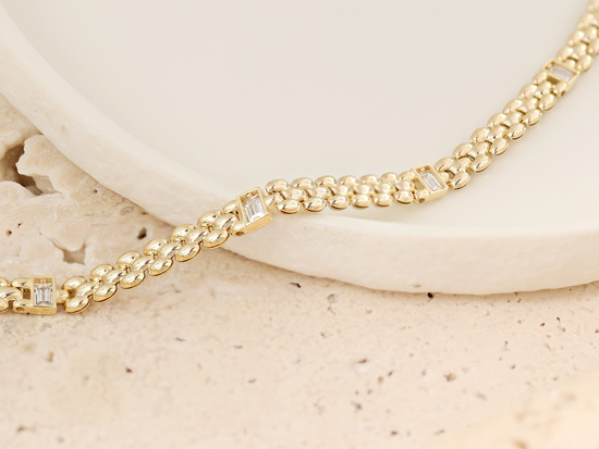 Bransoletka złota taśma z tłoczonych elementów z cyrkoniami