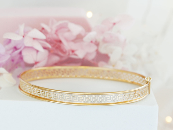 Złota sztywna bransoletka z wzorem greckim