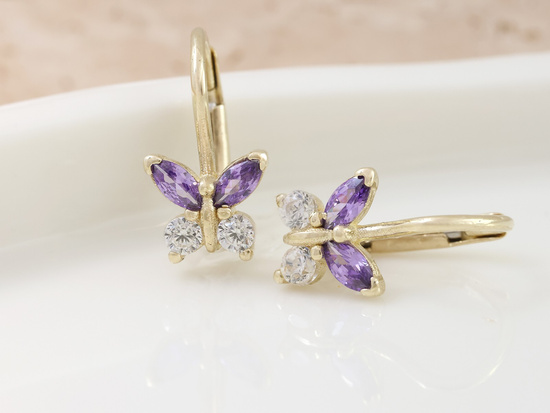Kolczyki złote angielskie z motylkiem z fioletowymi cyrkoniami