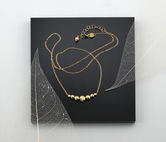 Złoty naszyjnik 585 z diamentowanymi kulkami