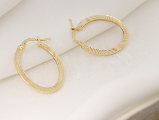 Kolczyki złote płaskie owalne angielskie zapięcie