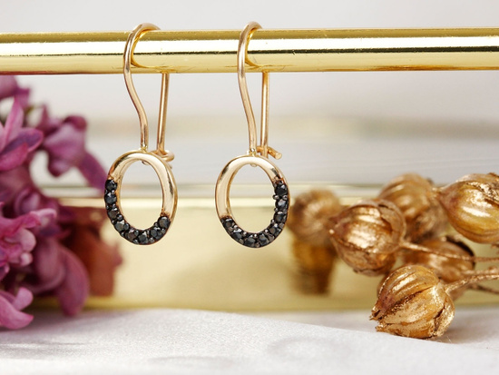 Kolczyki złote delikatne owalne na biglu z czarnymi cyrkoniami