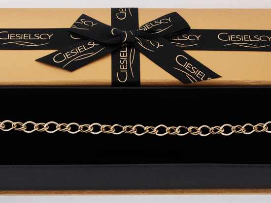 Złota bransoletka z dużych ogniw modna na czasie