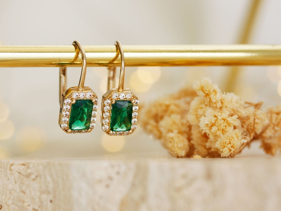 Kolczyki złote prostokątna zielona cyrkonia w oprawie zapięcie angielskie