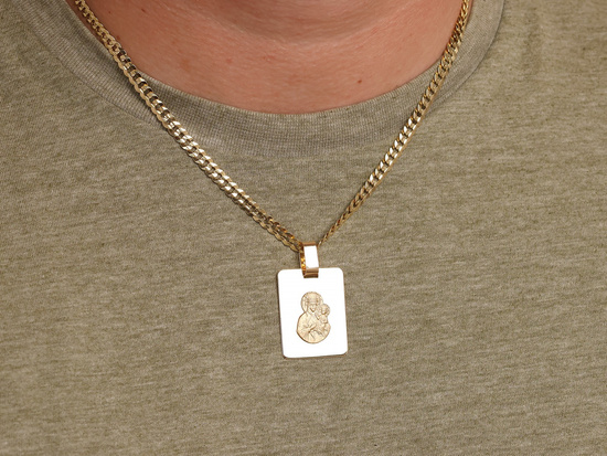 Duży złoty medalik prostokątny z Matką Boską Częstochowską