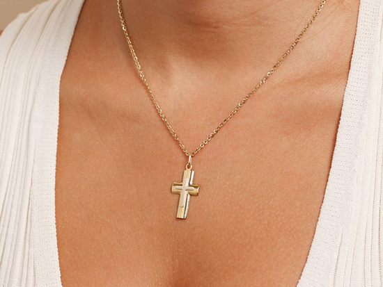 Krzyżyk złoty bez wizerunku z satyną