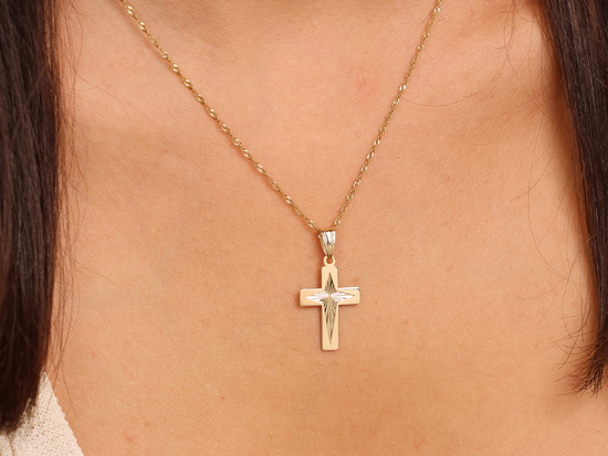 Złota zawieszka krzyżyk na łańcuszek frezowany