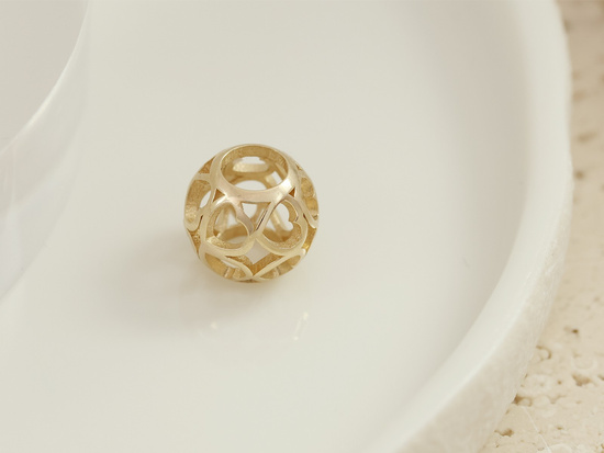 Ażurowa złota kulka charms do bransoletki beads