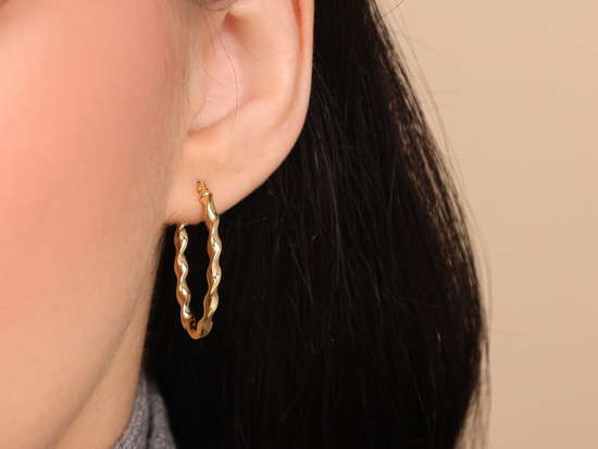 Kolczyki złote długie owalne skręcone