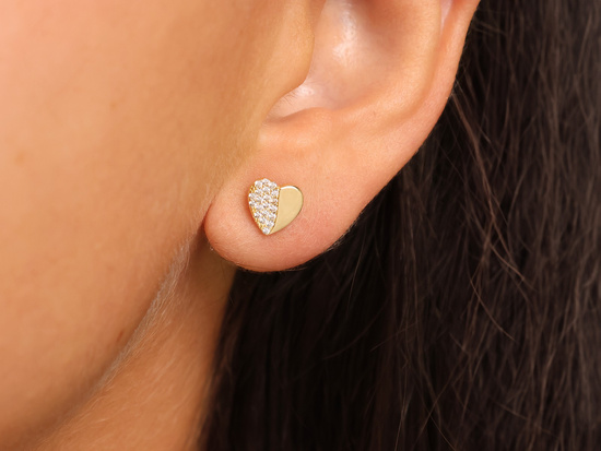 Delikatne kolczyki serduszka wysadzane cyrkoniami
