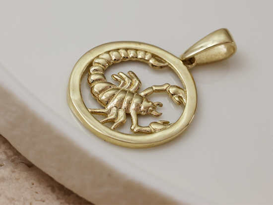 Zawieszka złota Skorpion okrągły zodiak