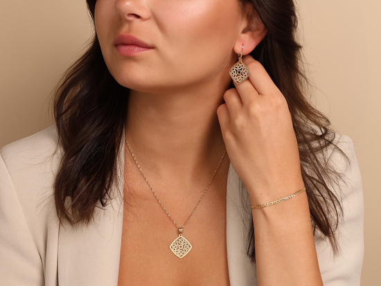 Kolczyki złote angielskie duży ażurowy ruchomy kwadrat