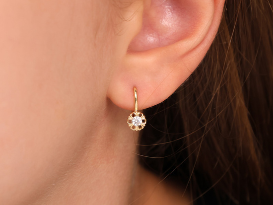 Kolczyki złote angielskie delikatne z kwiatuszkiem