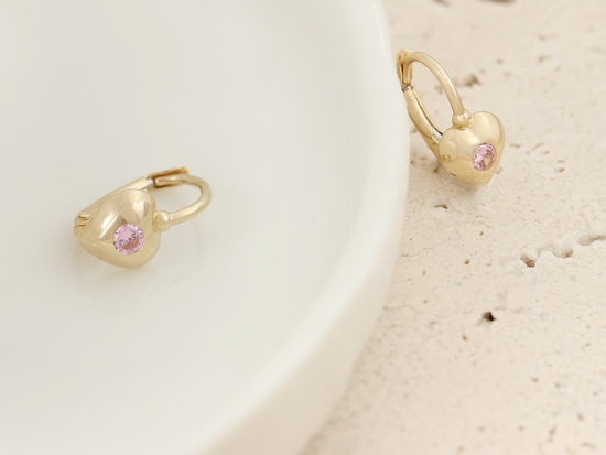 Kolczyki złote angielskie z sercem z różowym kamieniem