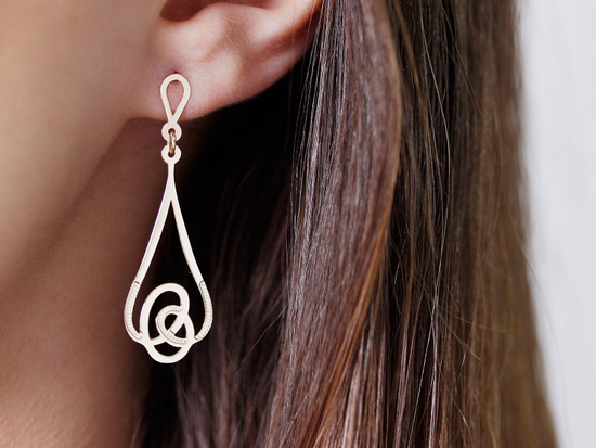 Kolczyki złote długie sztywne ażurowe przeplatane