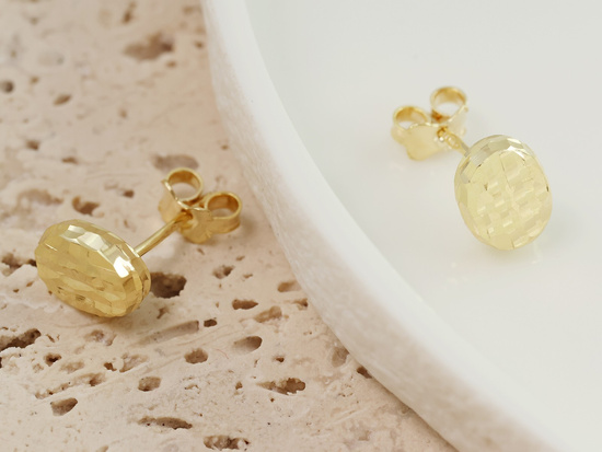 Kolczyki złote błyszczące owalne na sztyfcie