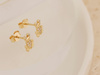 Złote żabki na sztyfcie z cyrkoniami