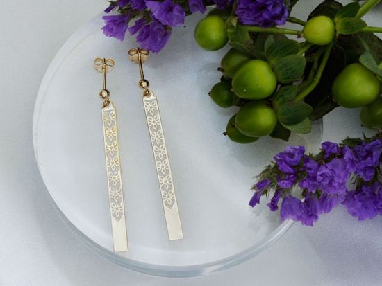 Złote kolczyki długie sztywne ażurowe