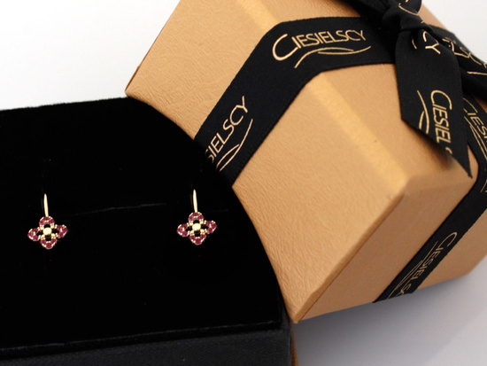 Kolczyki złote angielskie z czerwonymi cyrkoniami