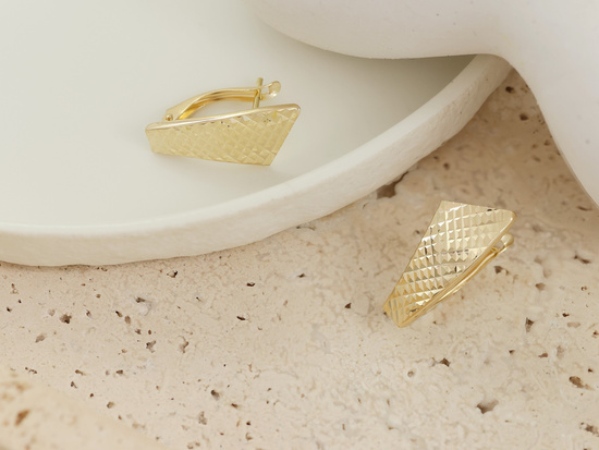 Kolczyki złote blaszki angielskie zapięcie zdobienie w krateczkę