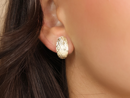 Złote kolczyki owalne zdobione angielskie zapięcie