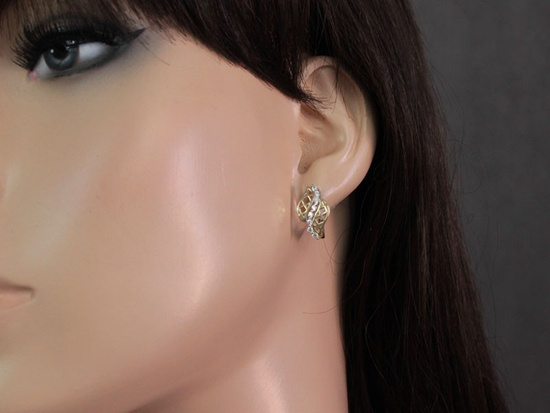 Ażurowe kolczyki złote z cyrkoniami przez środek