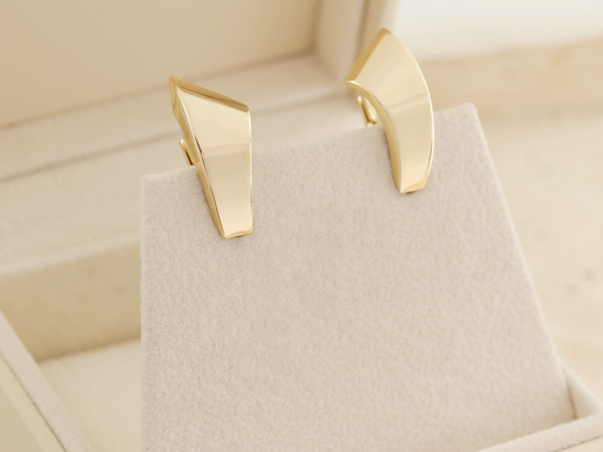 Złote kolczyki uniwersalny prezent klasyka elegancji