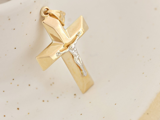 Dwukolorowy złoty krzyżyk z Jezusem