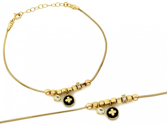 Bransoletka złota gruba linka z zawieszkami modna na czasie