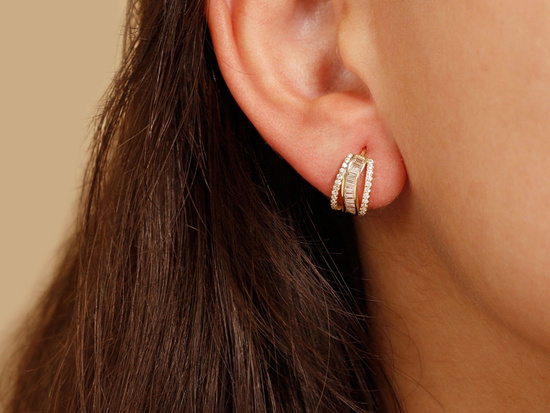 Złote kolczyki małe kółka szerokie bogato zdobione cyrkoniami