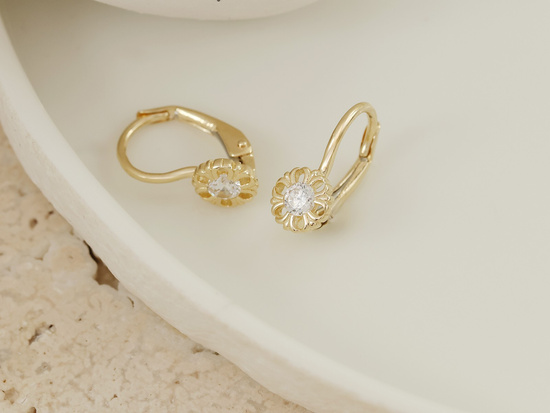 Kolczyki złote angielskie delikatne z kwiatuszkiem