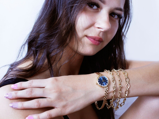 Bransoletka złota modna na czasie z dużych ogniw