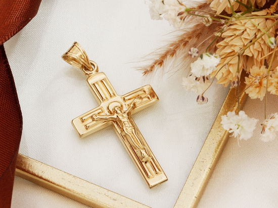 Krzyżyk złoty z wizerunkiem wisiorek