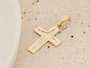 Złota zawieszka krzyżyk na łańcuszek frezowany