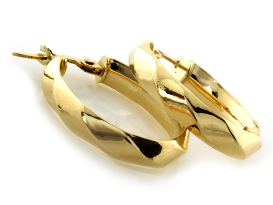 Owalne złote kolczyki zdobione angielskie