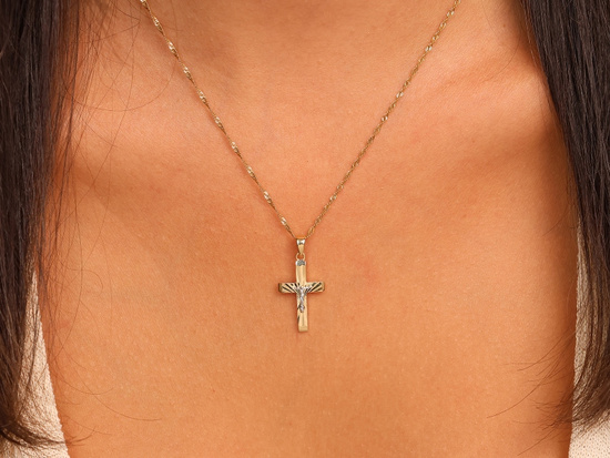 Zawieszka złoty krzyżyk z wizerunkiem Jezusa frezowany