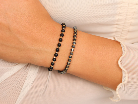 Bransoletka złote kulki i hematyty na czarnym sznurku