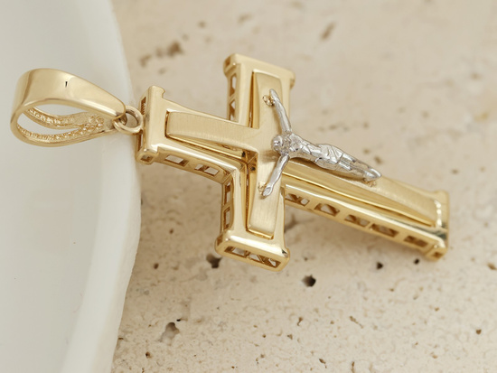 Złota zawieszka krzyżyk z Jezusem rodowany białym złotem