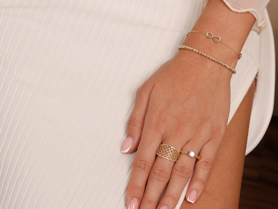 Złota bransoletka z kulek błyszczących diamentowanych